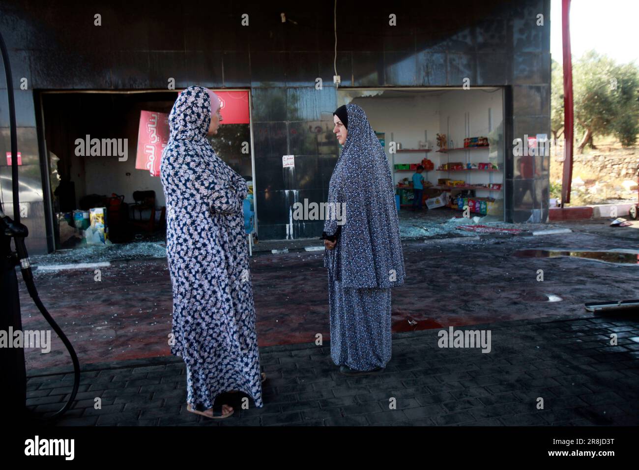 Al Laban Al Sharkiyeh, Palestine. 21st June, 2023. Palestinians inspect ...