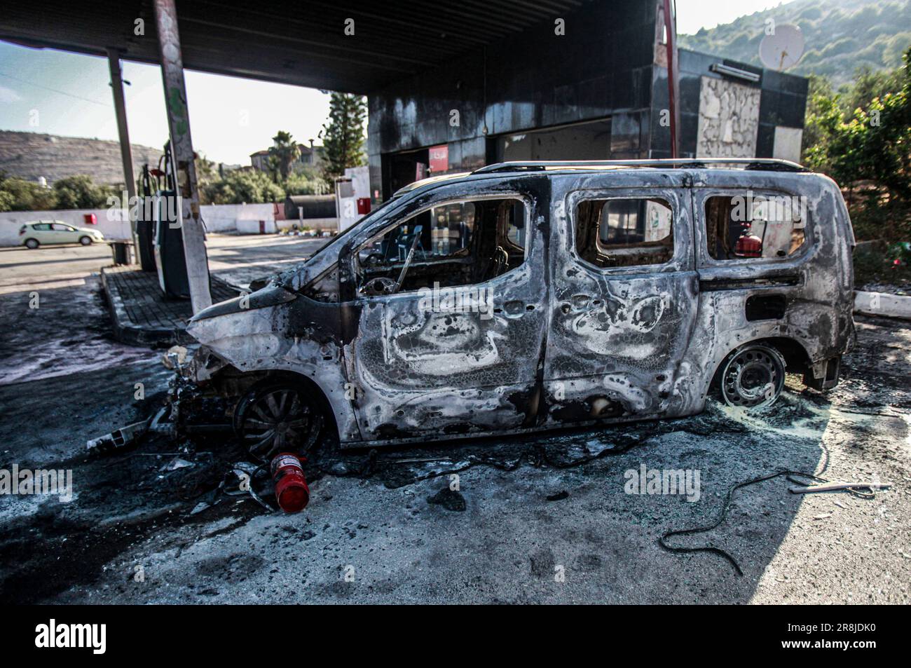 Al Laban Al Sharkiyeh, Palestine. 21st June, 2023. View of a burnt car ...