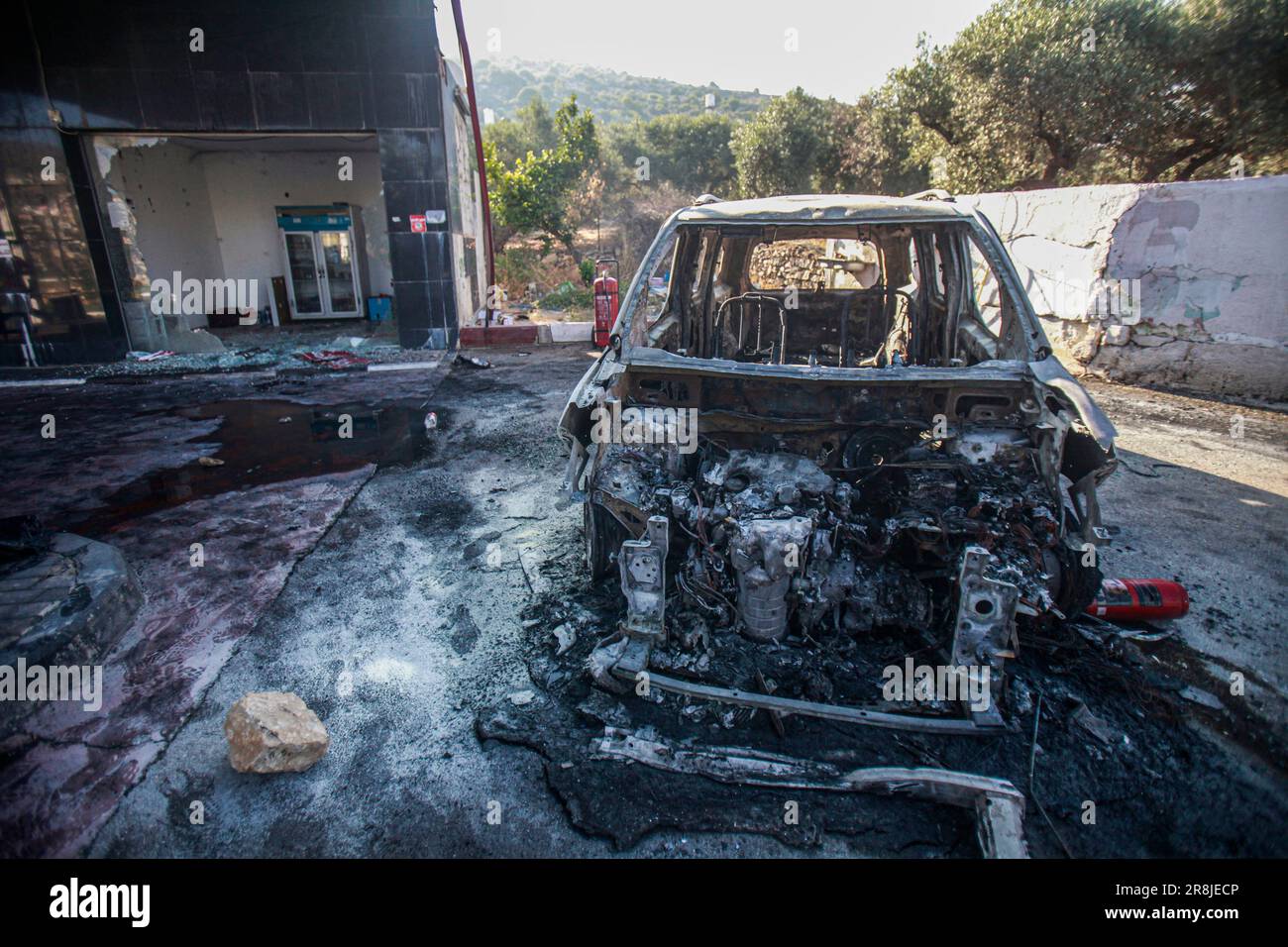 Al Laban Al Sharkiyeh, Palestine. 21st June, 2023. View of a burnt car ...