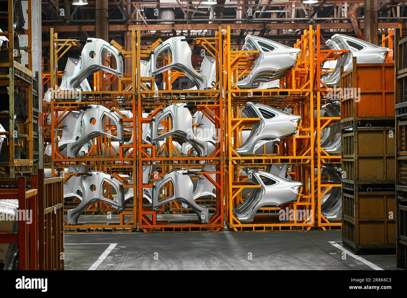 Car body in production hi-res stock photography and images - Alamy