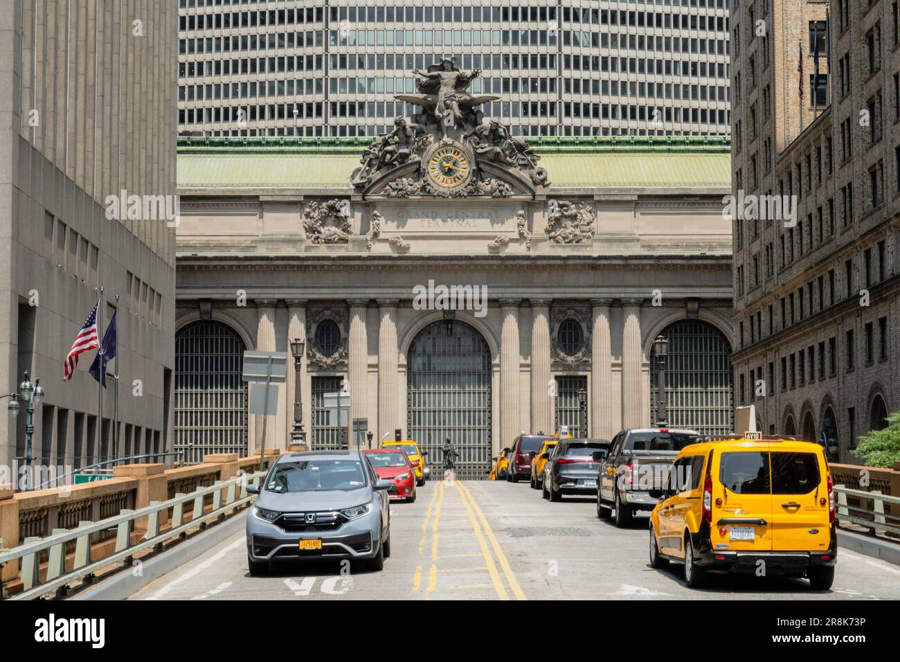 Heavy traffic on Park Avenue via Doc around Grand Central terminal on a summer afternoon, 2023, New York City, United States Stock Photo