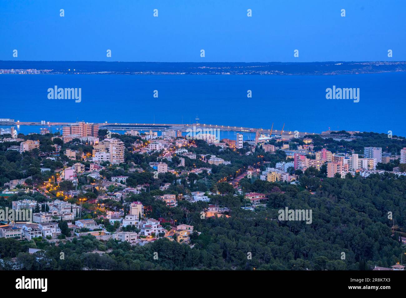 The Palma bay at blue hour and night, seen from the Na Burguesa viewpoint (Majorca, Balearic Islands, Spain) ESP: Bahía de Palma en la hora azul Stock Photo