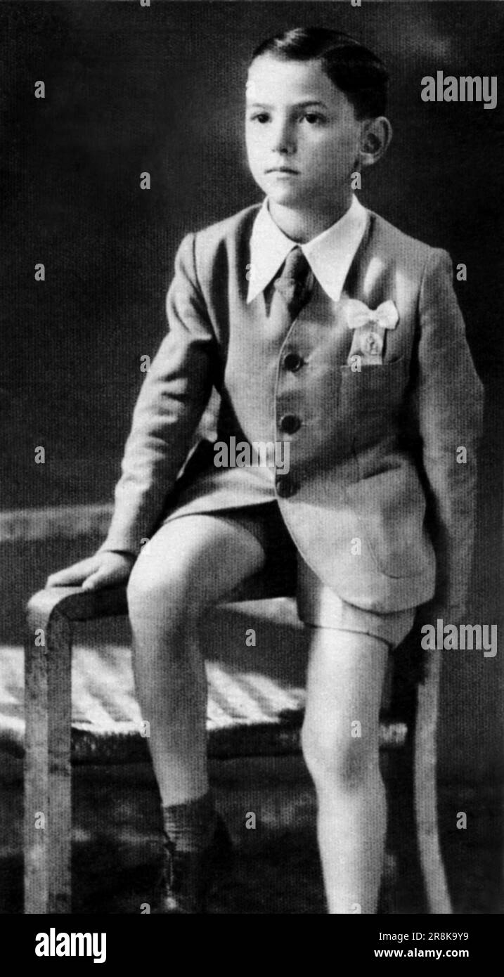 1943 ca , Milano , ITALY : The italian television tycoon and politician  SILVIO BERLUSCONI ( 1936 - 2023 ) when was a boy aged 7 the day of Holy  Communion .