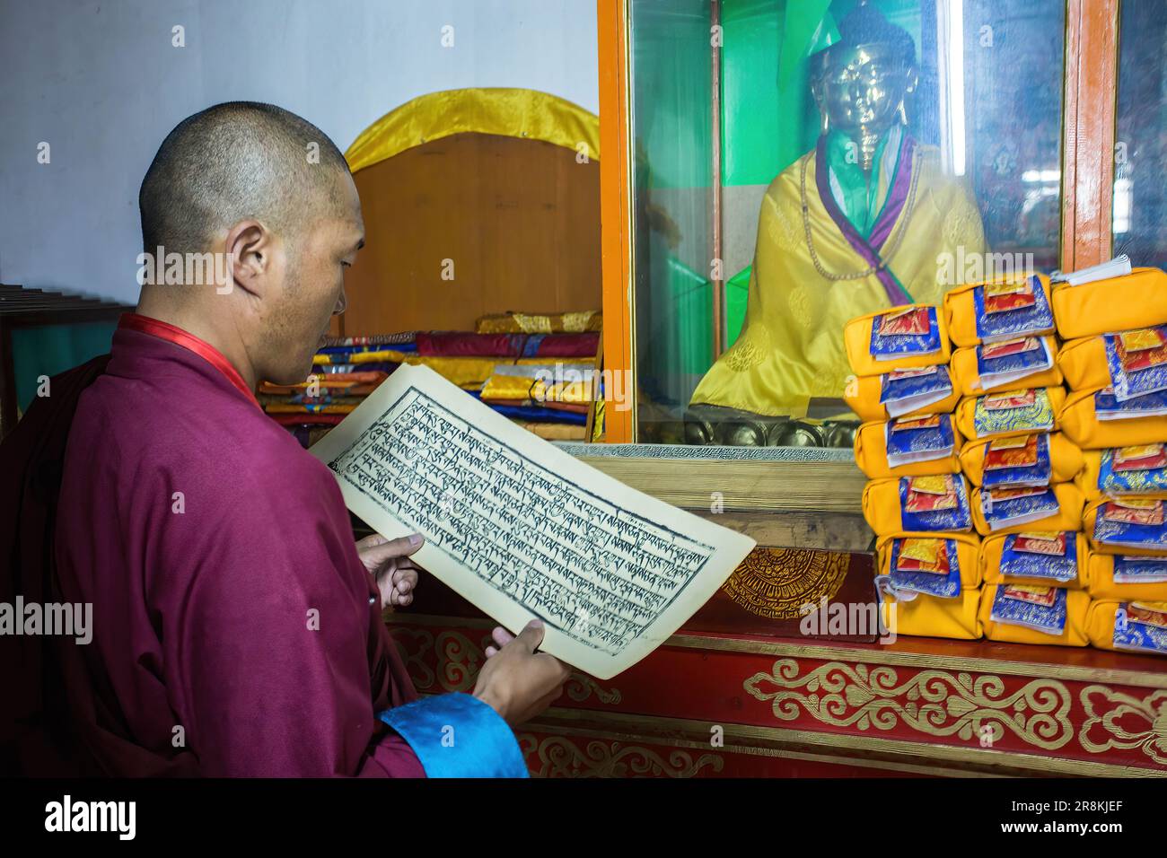 Reading a prayer Stock Photo - Alamy