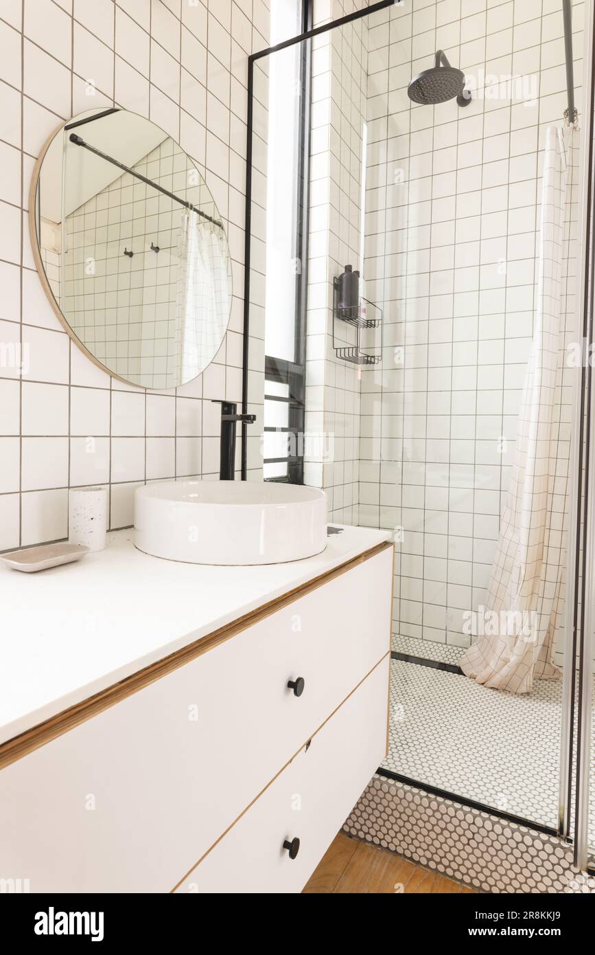 Modern Bathroom White Tiles