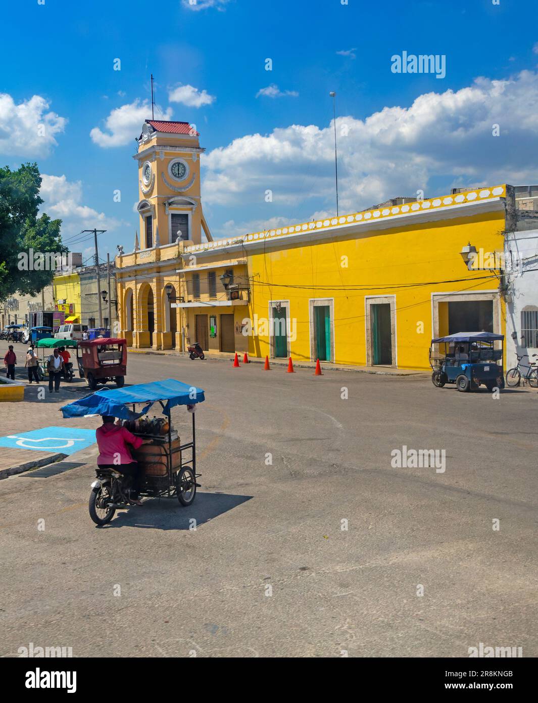 View from bus window of Mercado Eulogio Rosado market building,  Hunucma, Yucatan State, Mexico Stock Photo