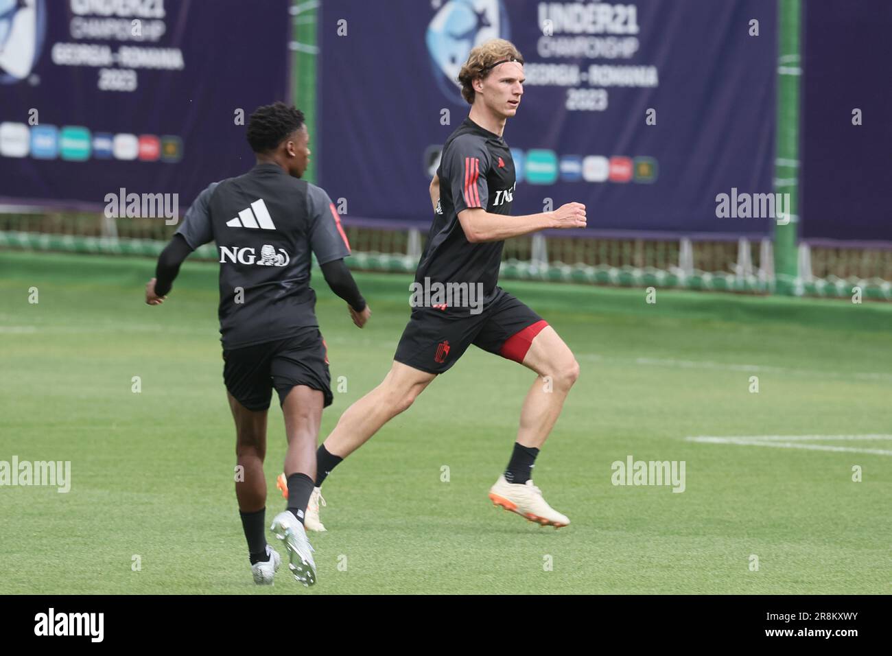 Anderlecht's Yari Verschaeren and OHL's Manderla Lamine Keita