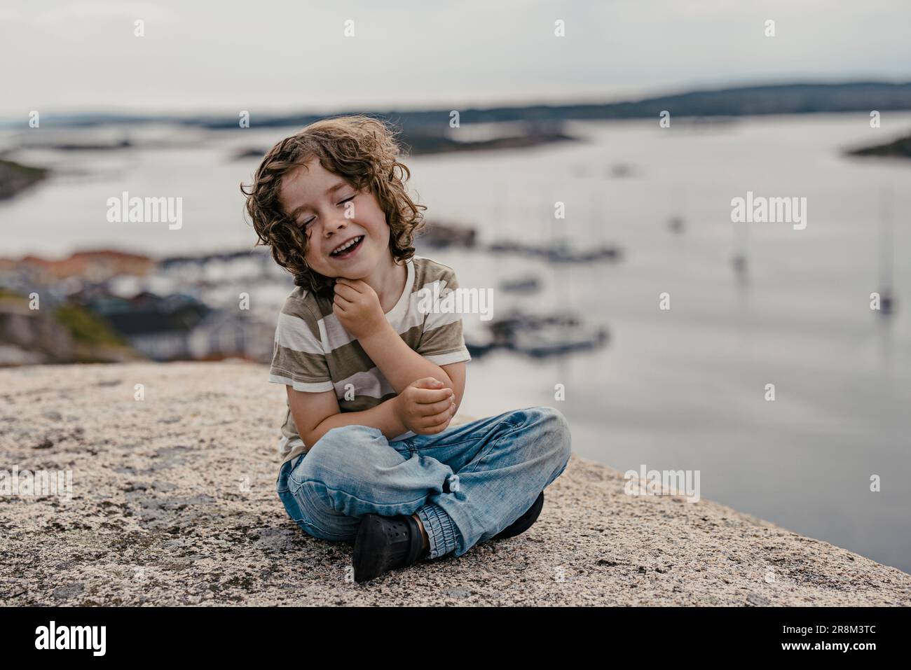 Boy at the sea hi-res stock photography and images - Alamy