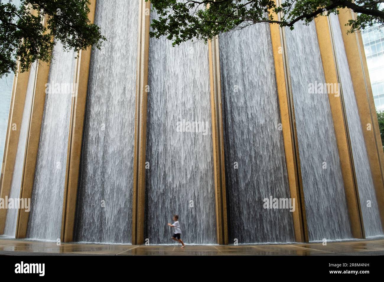 Texas, USA. 21st June, 2023. A child plays and cools off at Waterwall Park in Houston, Texas, the United States, June 21, 2023. An 'oppressive' heat wave is continuing scorching the south central U.S. state of Texas, where triple digit temperatures are expected to last for the next several days, forecasters said on Wednesday. Credit: Chen Chen/Xinhua/Alamy Live News Stock Photo
