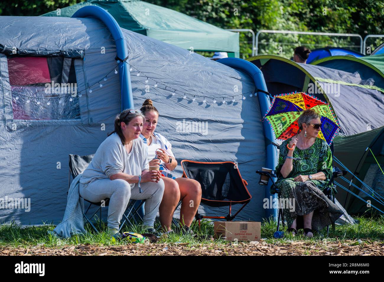 Glastonbury, UK. 22nd June, 2023. Friday morning getting breakfast and