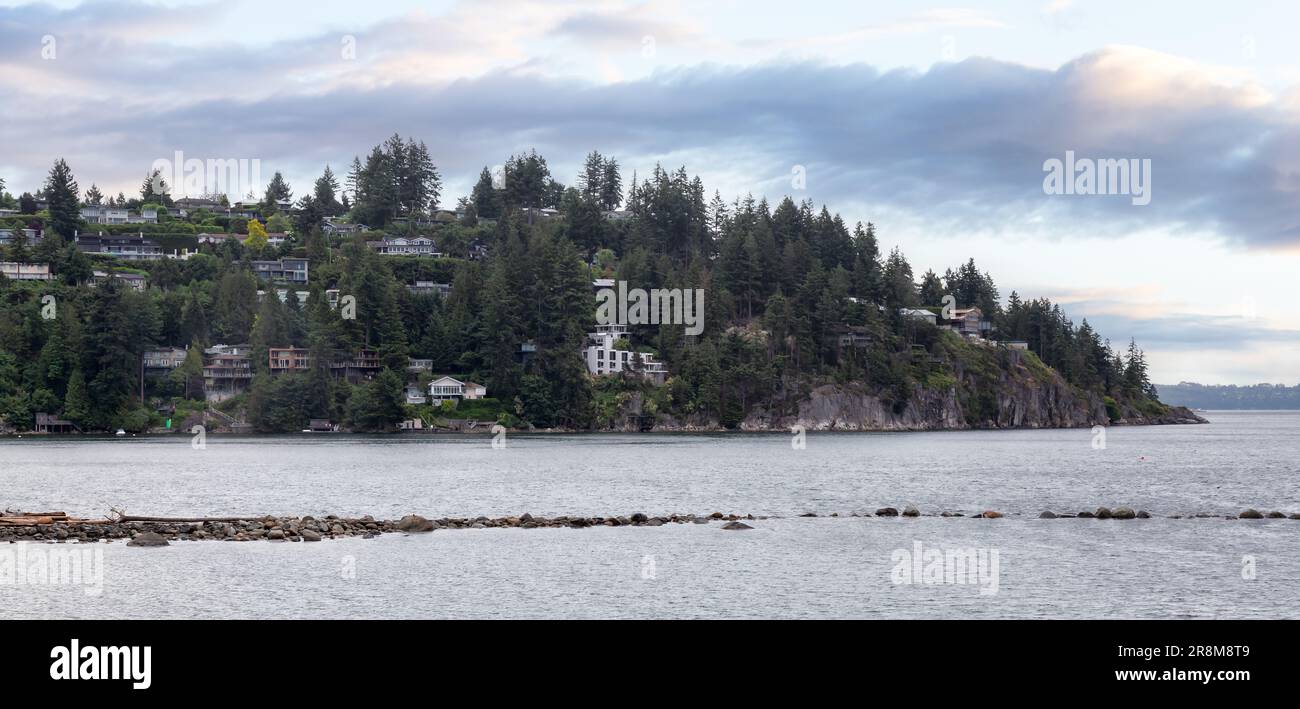 View of Luxury homes on the West Coast of Pacific Ocean Stock Photo - Alamy
