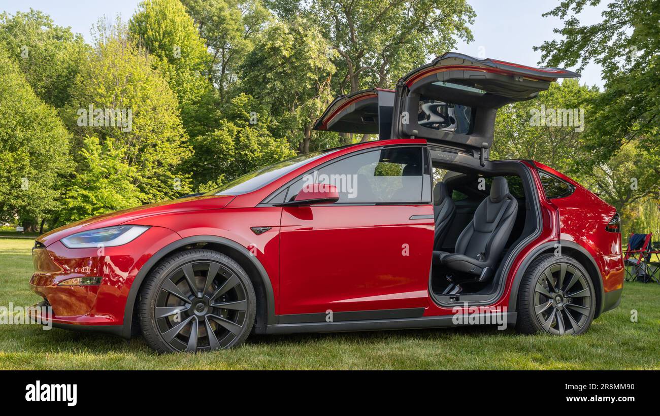 GROSSE POINTE SHORES, MI/USA JUNE 18, 2023 A 2022 Tesla Model X EV