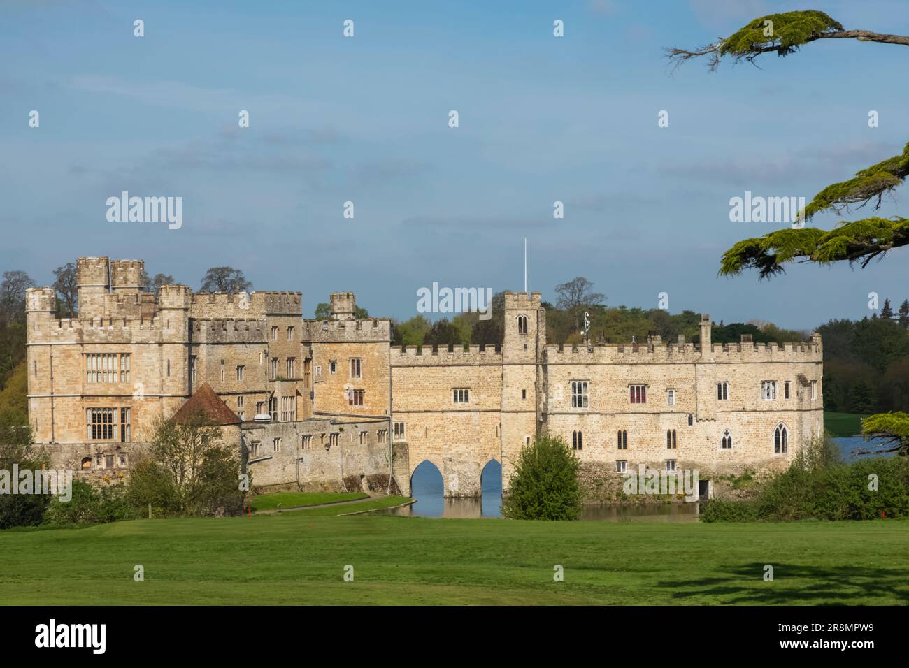 England, Kent, Maidstone, Leeds Castle and Golf Course Stock Photo Alamy