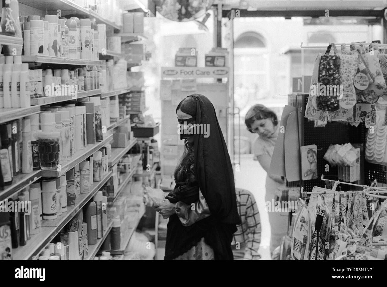 Covered Shopping Area Black And White Stock Photos Images Alamy covered-shopping-area-black-and-white-stock-photos-images-alamy