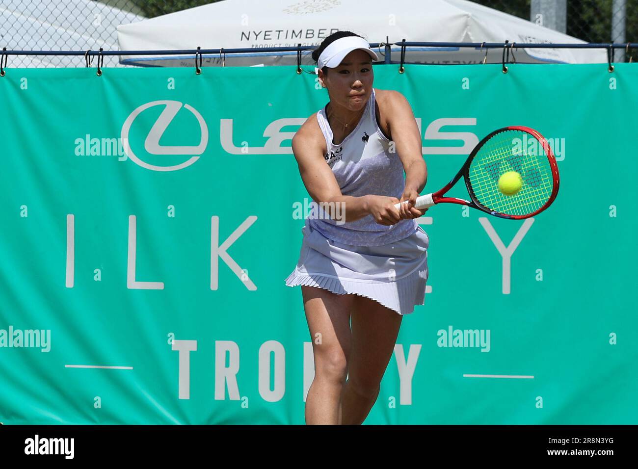 Ilkley Lawn Tennis & Squash Club, Stourton Road, Ilkley, West Yorkshire, 22nd June 2023. Nao Hibino of Japan during the ITF World Tennis Tour W100 Ilkley match against Maja Chwalinska of Poland Credit: Touchlinepics/Alamy Live News Stock Photo