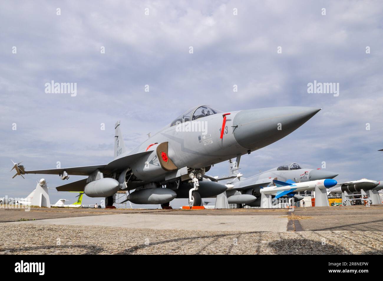 PAC JF-17 Thunder, jet fighter plane by Pakistan Aeronautical Complex (PAC) & China's Chengdu Aircraft Corporation at Farnborough with weapons display Stock Photo