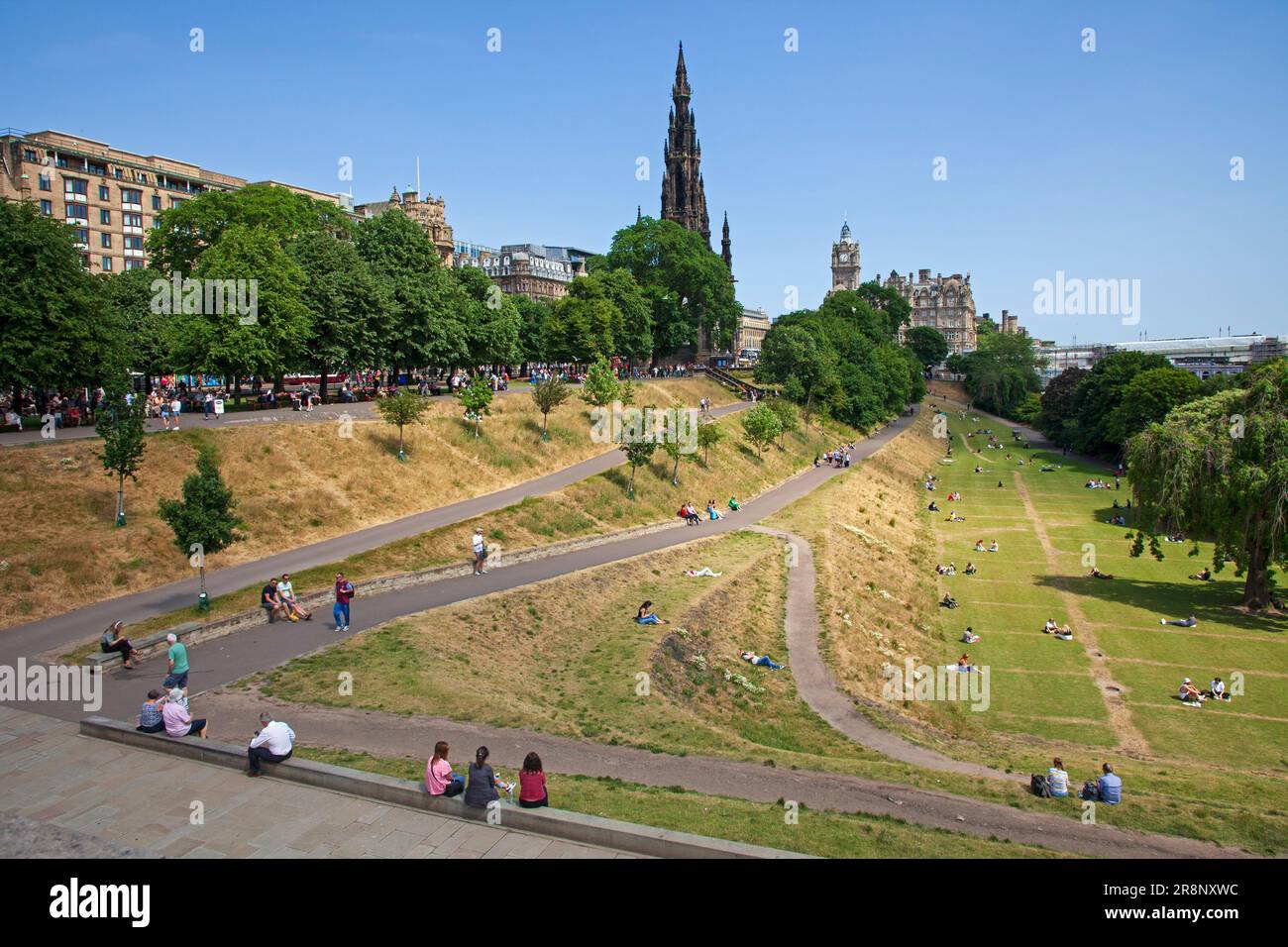 Edinburgh, city centre Scotland, UK. 22nd June 2023. Hot afternoon with temperature of 20 degrees centigrade for those visiting the landmark areas in the Scottish capital.Pictured: people relax in Princes Street Gardens East. Credit: Arch White/alamy live news. Stock Photo
