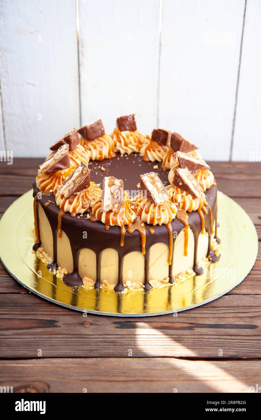 Snickers Bar Layer Cake Decorating Guide - Kitchen Divas
