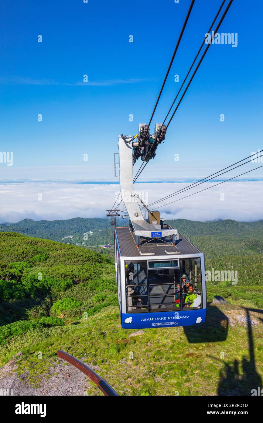 Taisetsu Zan Asahidake ropeway and sea of clouds Stock Photo - Alamy
