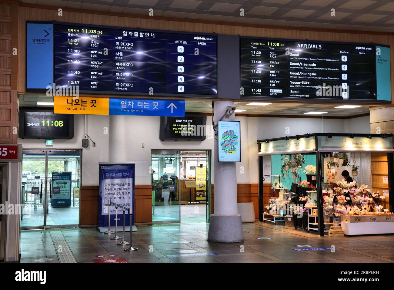 JEONJU, SOUTH KOREA - APRIL 5, 2023: Departures board in Jeonju Station in South Korea. Jeonju is the capital of Jeollabuk-do (North Jeolla Province). Stock Photo