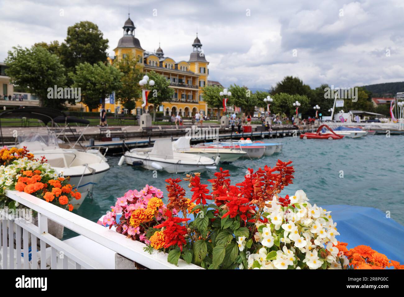 Town flowers in Velden am Worther See in Austria. Mixed species flower pot with marigold, Salvia splendens (scarlet sage) and begonia. Stock Photo
