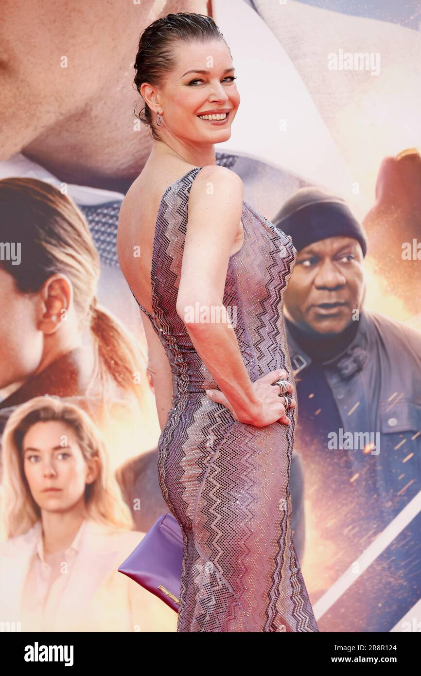 Rebecca Romijn poses for photographers upon arrival at the premiere of