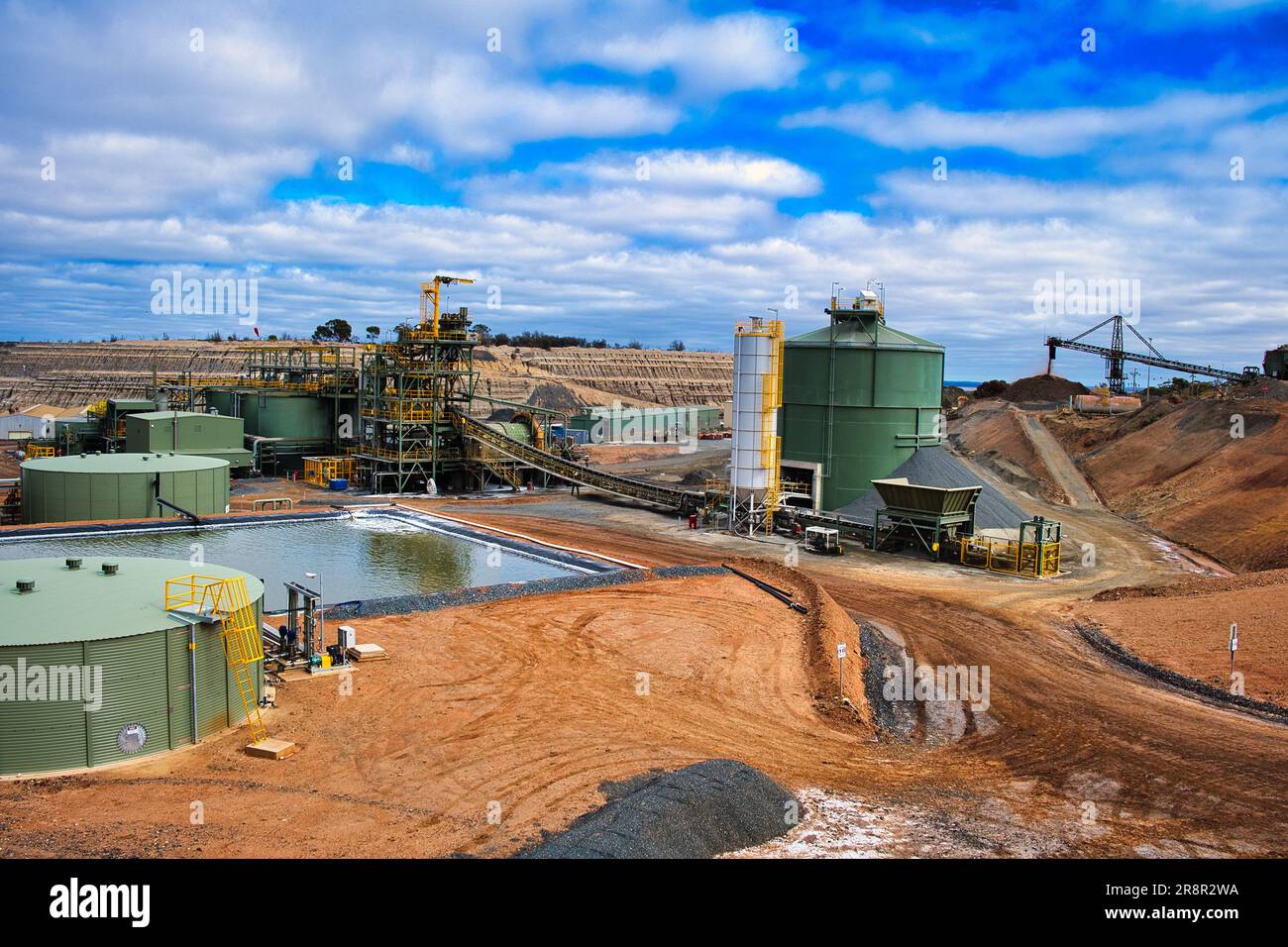 The Central Norseman gold mine in Norseman, Western Australia, with CIL tanks, tailings thickener pad, industrial buildings and heavy machinery. Stock Photo