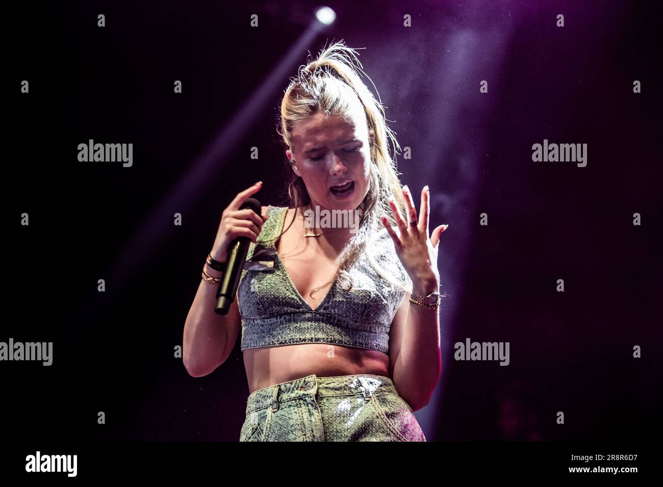 Mimi singer hi-res stock photography and images - Alamy