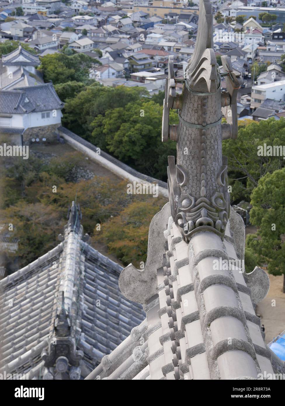 File:Himeji city sculpture shachi-gawara.jpg - Wikimedia Commons