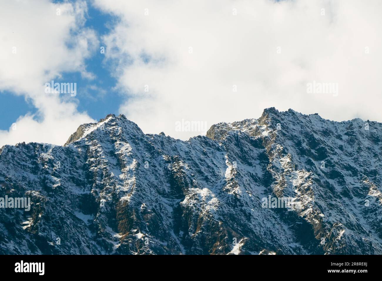 Mountains of the great Himalayas in Himachal Pradesh Stock Photo - Alamy