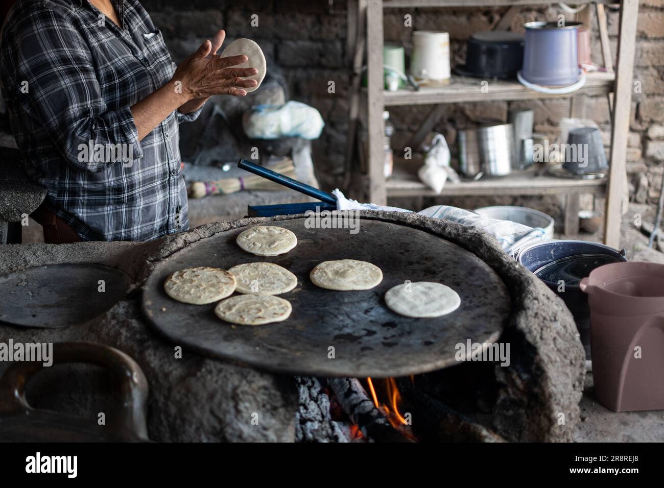 Comal tortillas hi-res stock photography and images - Alamy