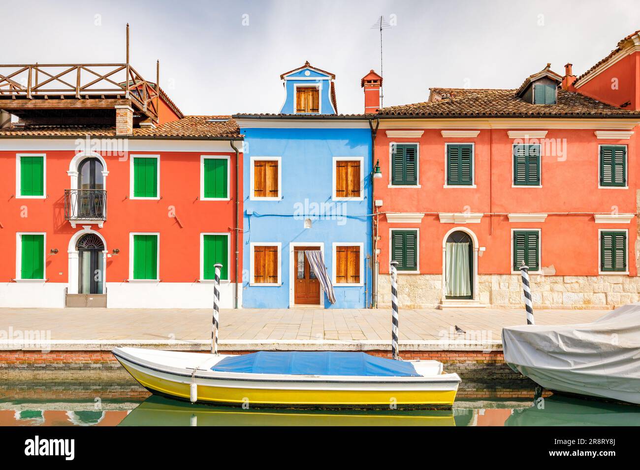 Colorful houses italy hi-res stock photography and images - Alamy