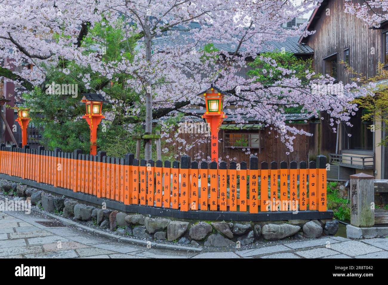 Gion tatsumi bridge hi-res stock photography and images - Alamy