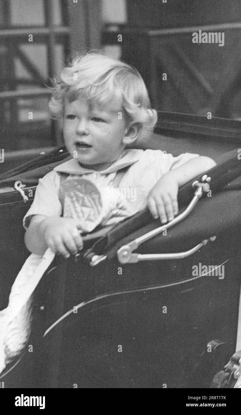 Prince Edward's First Outing Since Return From Holiday - Little Prince Edward, son of the Duke and Duchess of Kent, photographed this afternoon when leaving Belgrave Square for Buckingham Palace, his first outing since returning from his holiday with his baby sister. August 26, 1937. (Photo by Keystone). Stock Photo