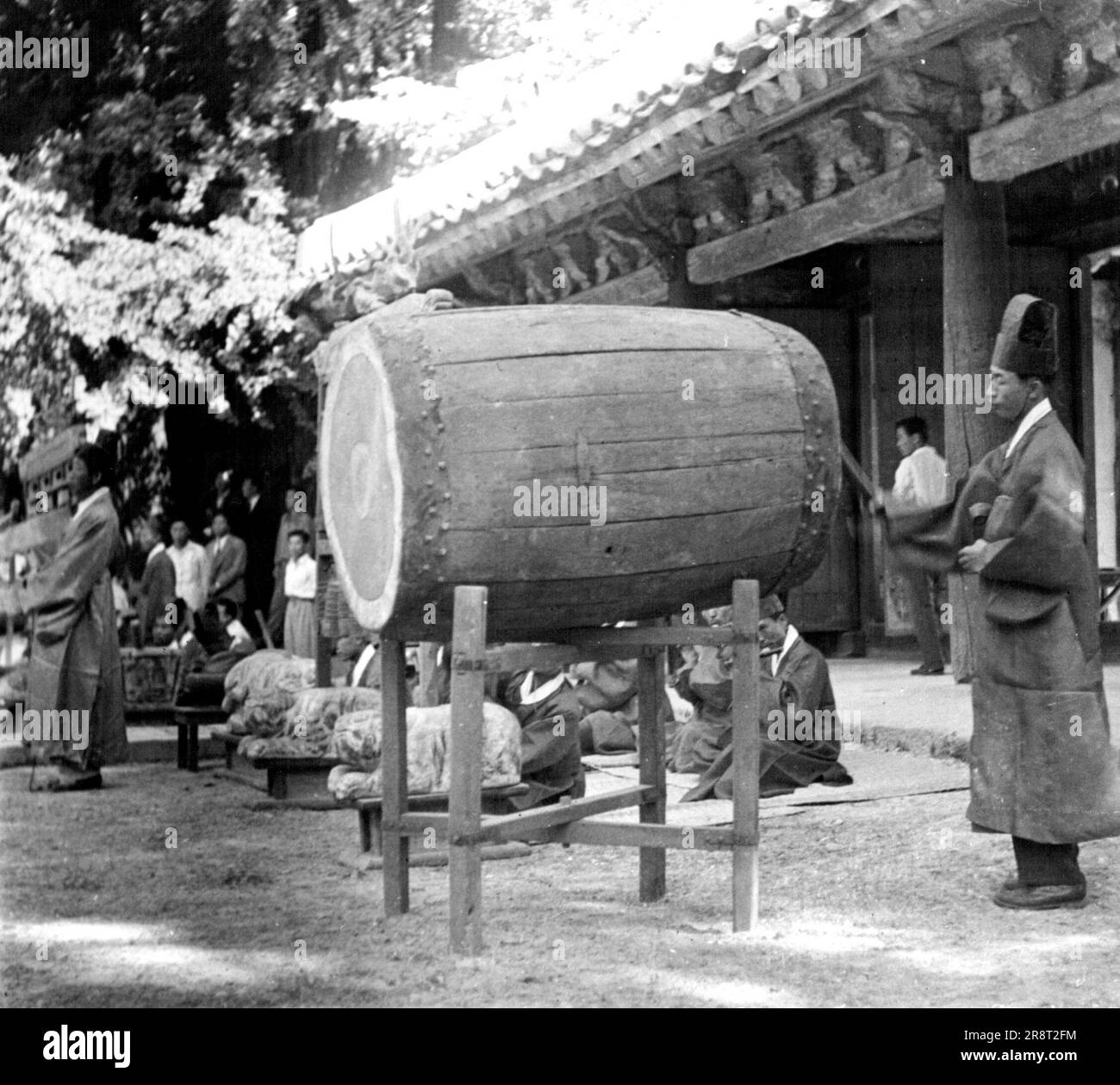 In Honour Of Confucius (Fifth of six) -- Huge, drums are played at he entrance of the Chufu Temple. All the instruments used in the ceremony, including these drums, bells, lutes, and cymbals, are said to have been played by Confucius. October 16, 1953. (Photo by United Press). Stock Photo