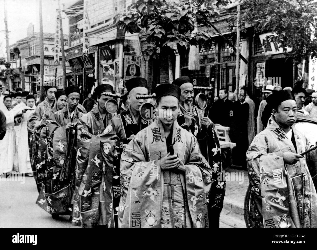 Funeral of a Chinese war lord Chinese priests dead *****. September 11, 1938. Stock Photo