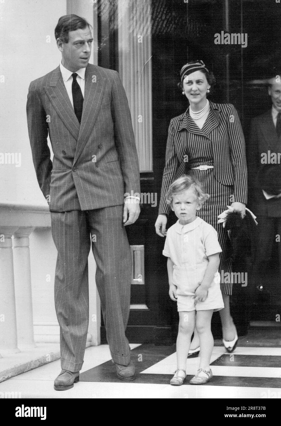 The Duchess Of Kent Leave ***** Of Queen Marie - The Duke and Duchess of Kent flew from Hendon this to Vienna, to take the train from there to Bucharest no the funeral of Queen Marie of Rumania. The Duke and Duchess of Kent photographed with Prince Edward before leaving Belgrave Square this morning. July 24, 1938. (Photo by Keystone). Stock Photo