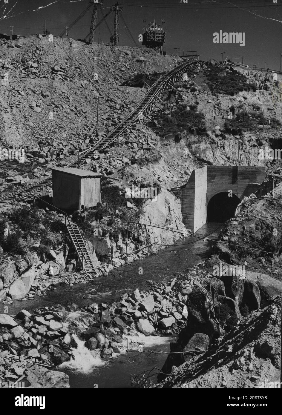 Adaminaby dam eucumbene tumut tunnel guthega dam hires stock