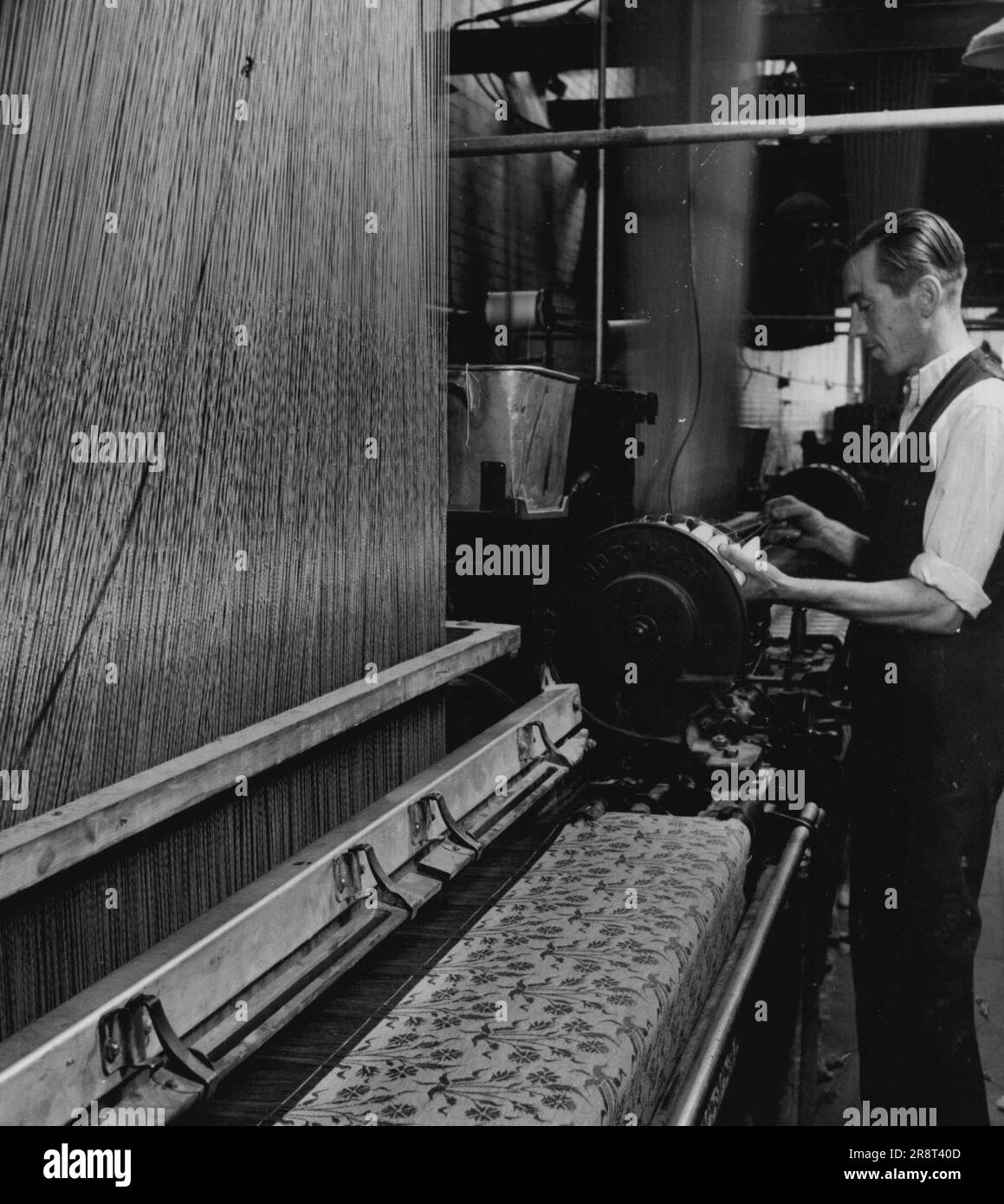 Irish Linen Weaving an upholstery fabric in linen and wool on an