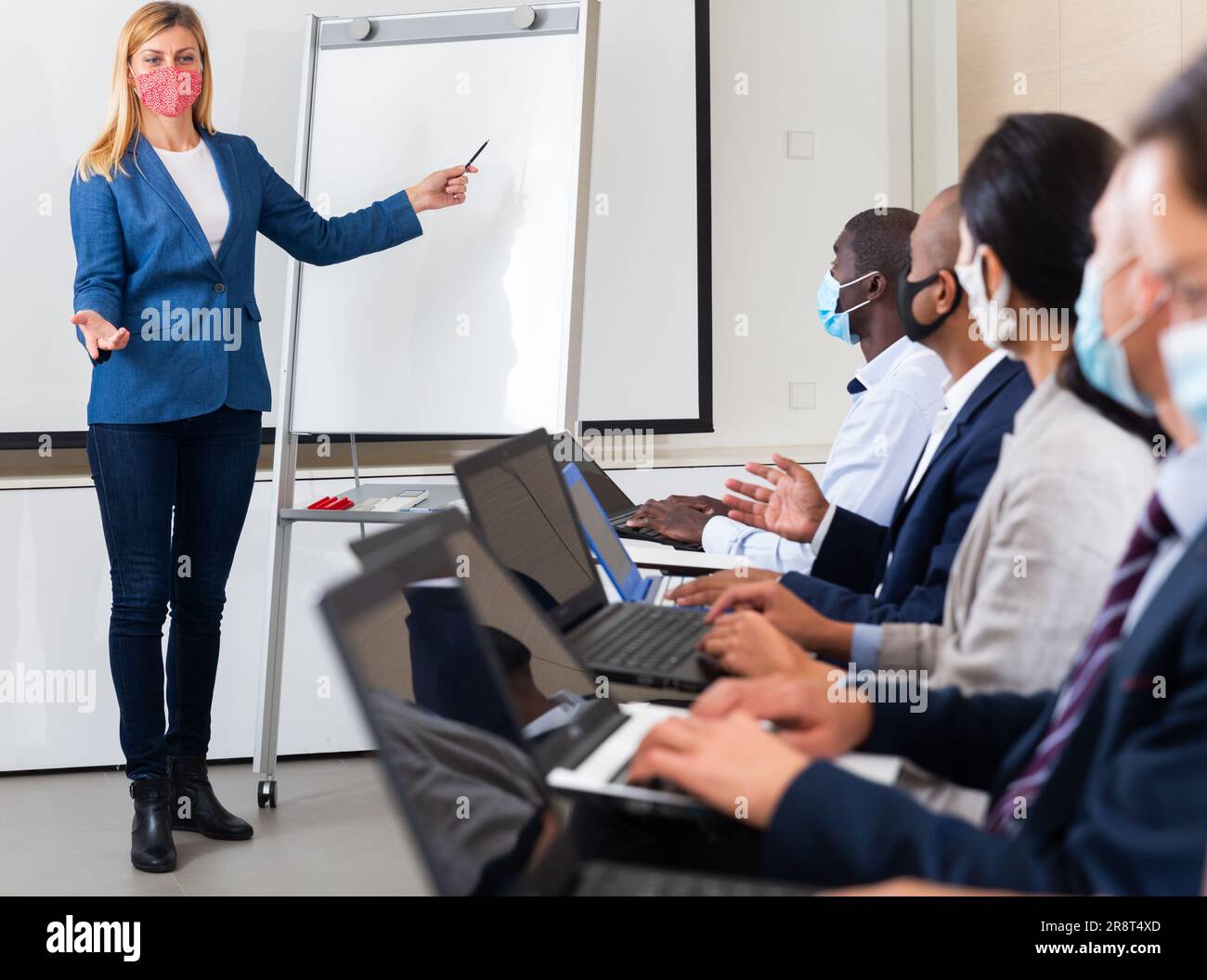 Business coach giving presentation group hi-res stock photography and ...