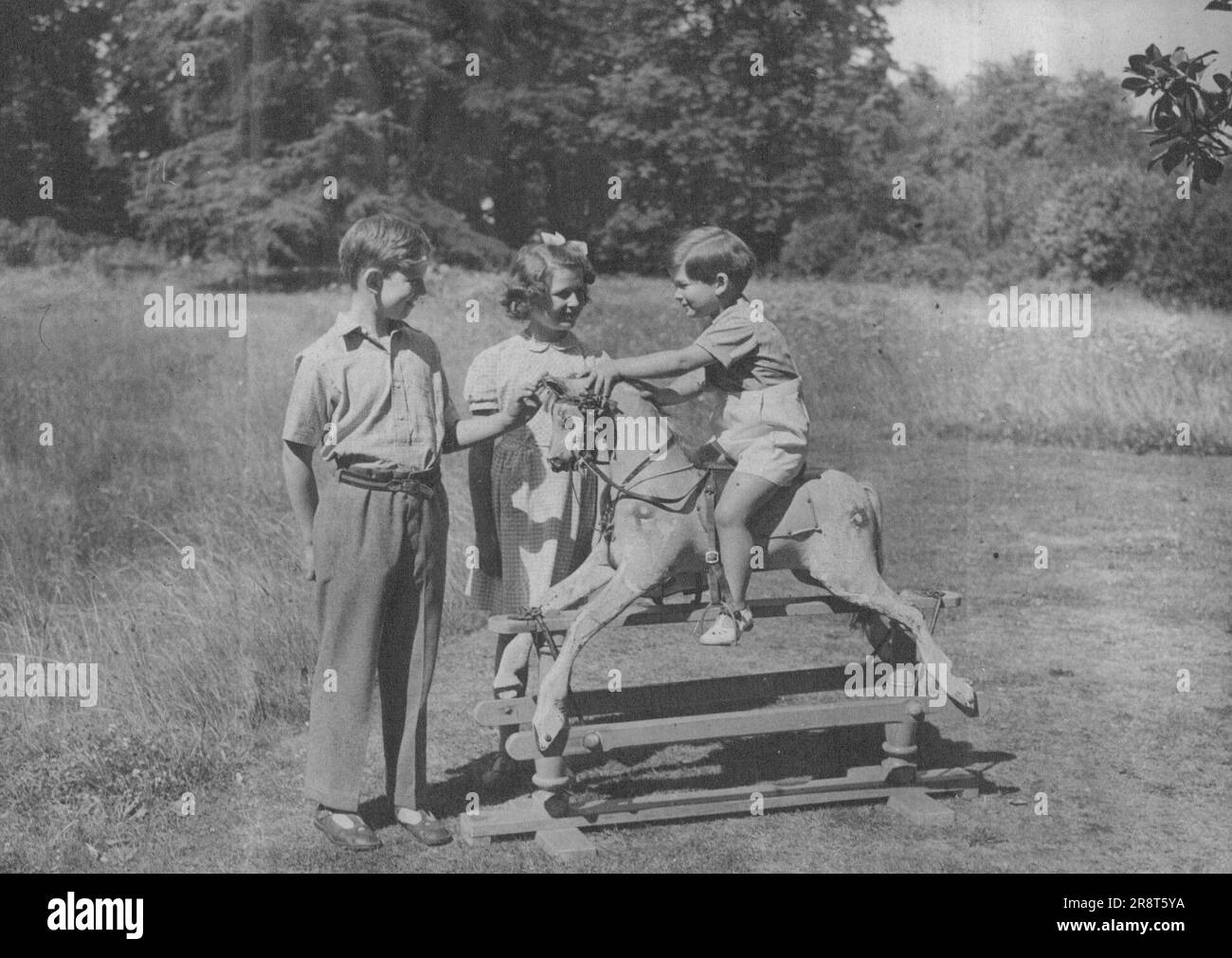 New Photograph of H.R.H. the Duchess of Kent's children at their Country Home, Coppins, Iver, Bucks. The Duke of Kent, Princess Alexandra, Prince Michael. The Duke will be 10 today, Oct.9th. October 9, 1945. (Photo by Sport & General Press Agency, Limited). Stock Photo