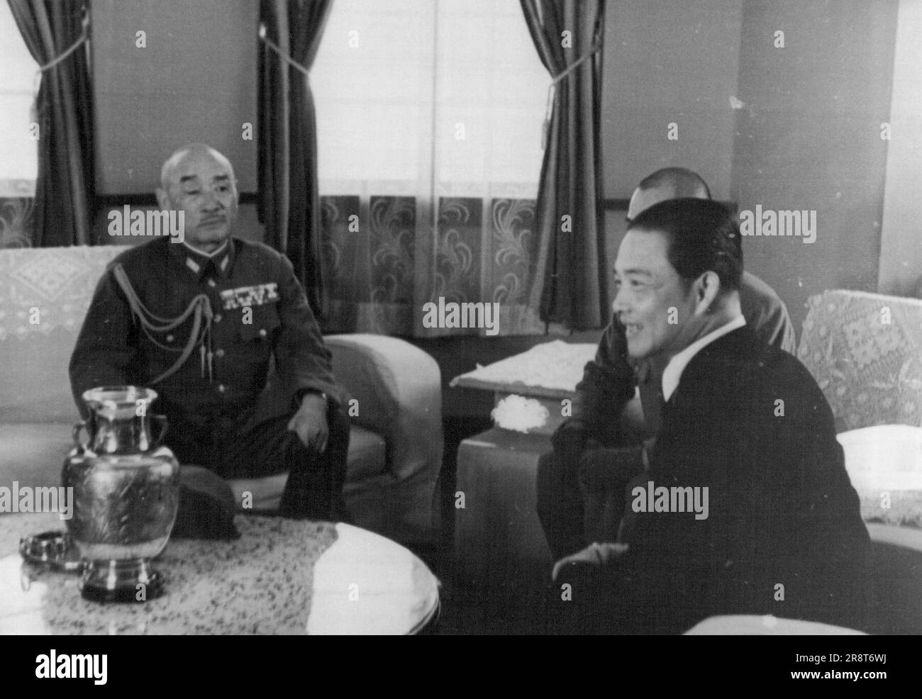 Sugiyama Returns from Nanking ... General Gen Sugiyama, chief of the Army Staff, who has been inspecting the battle fronts in China, during which he also confered in Nanking with Mr. Wang Chingwei, right, returned to Tokyo today. November 06, 1940. (Photo by The Domei News Photos Service). Stock Photo