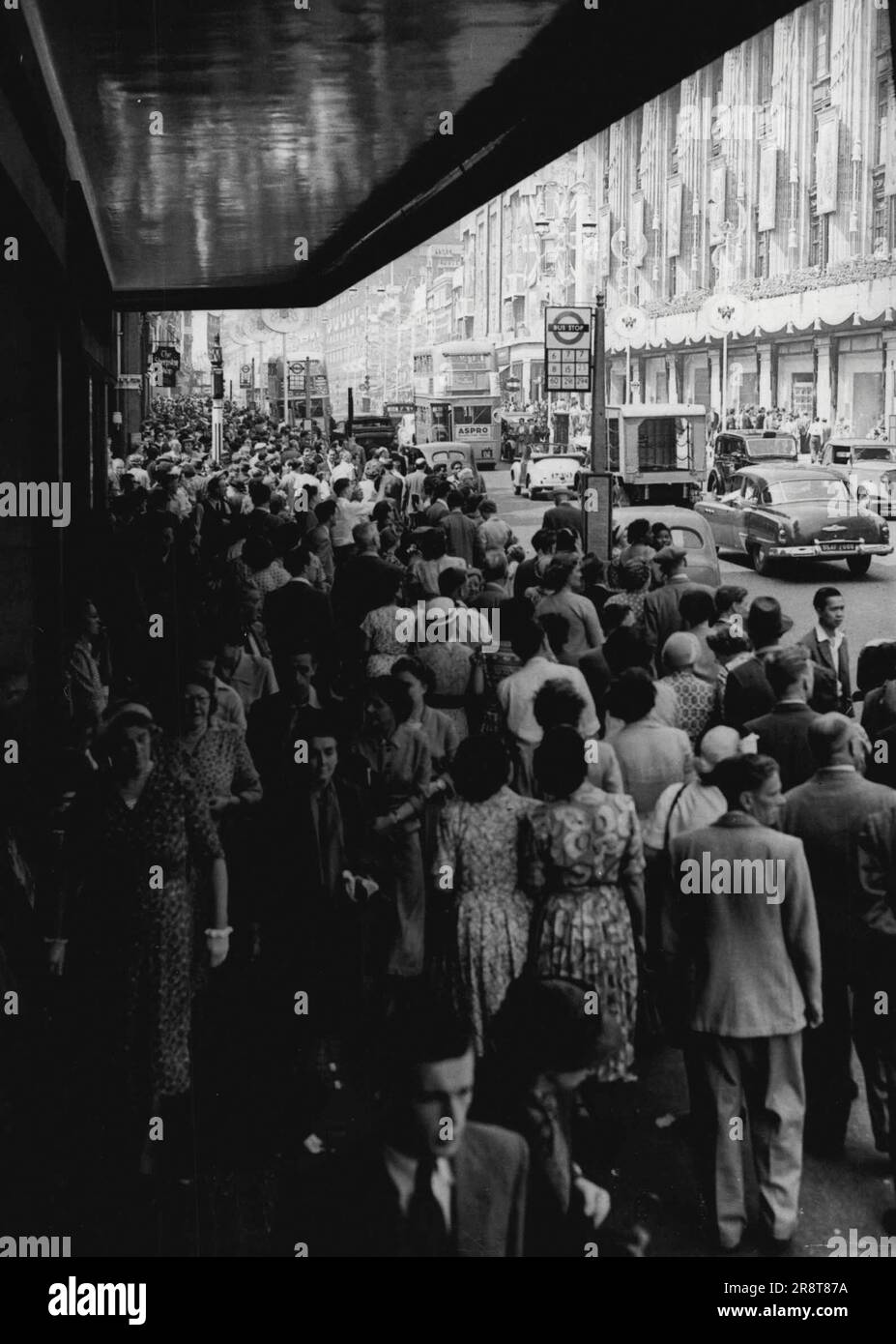 London street photography 80s hi-res stock photography and