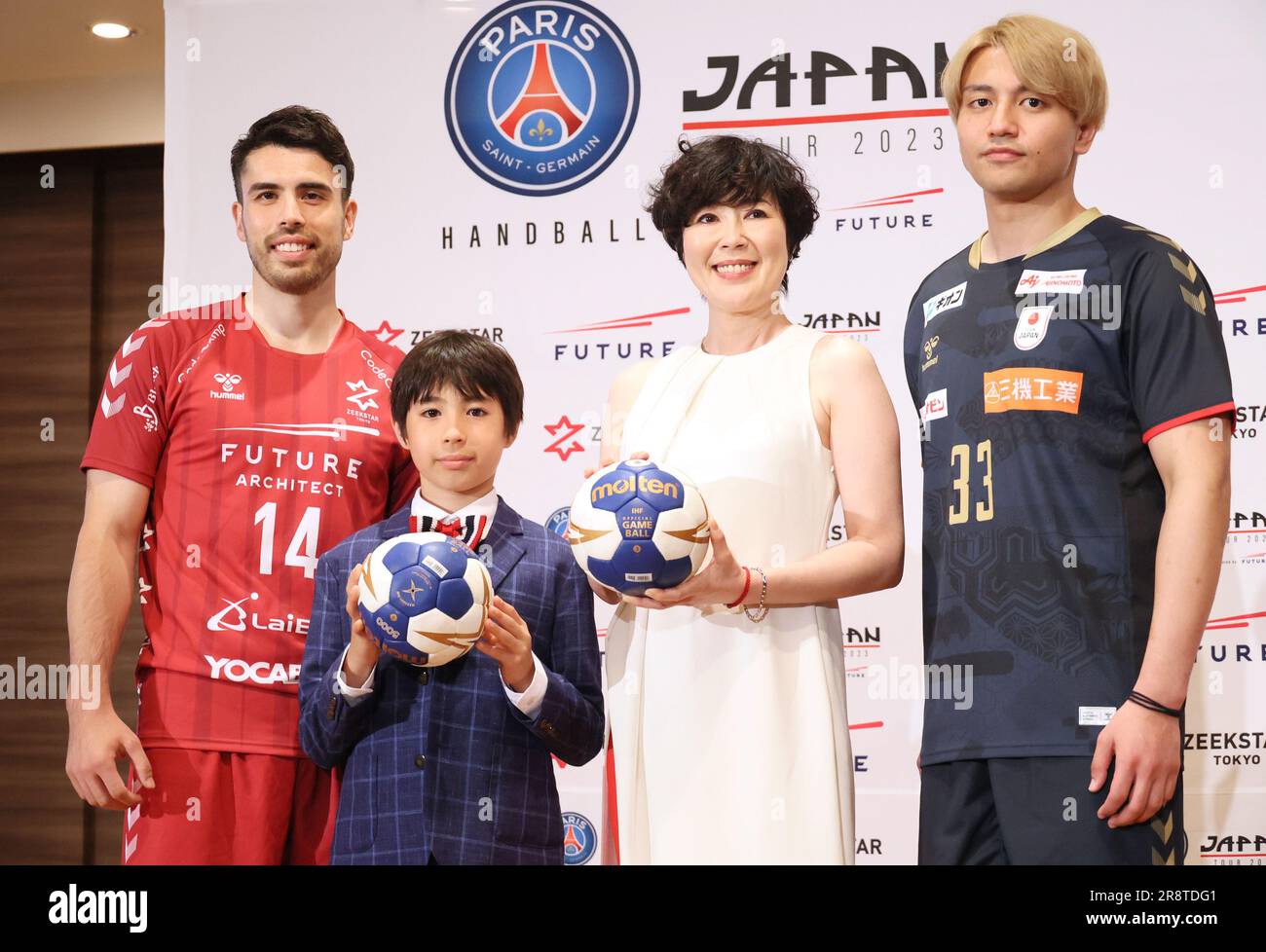 Tokyo, Japan. 22nd June, 2023. Japanese actress Shinobu Terajima (2nd R) and her son kabuki actor Mahoro Terajima (2nd L) with handball players Yuto Agarie (R) and Remi Anri Doi (L) pose for phioto as they attend a promotional event of French handball team Paris Saint-German's Japan tour in Tokyo on Thursday, June 22, 2023. Paris Saint-German handball team will have games with Zeekstar Tokyo and Japanese national team. (photo by Yoshio Tsunoda/AFLO) Stock Photo