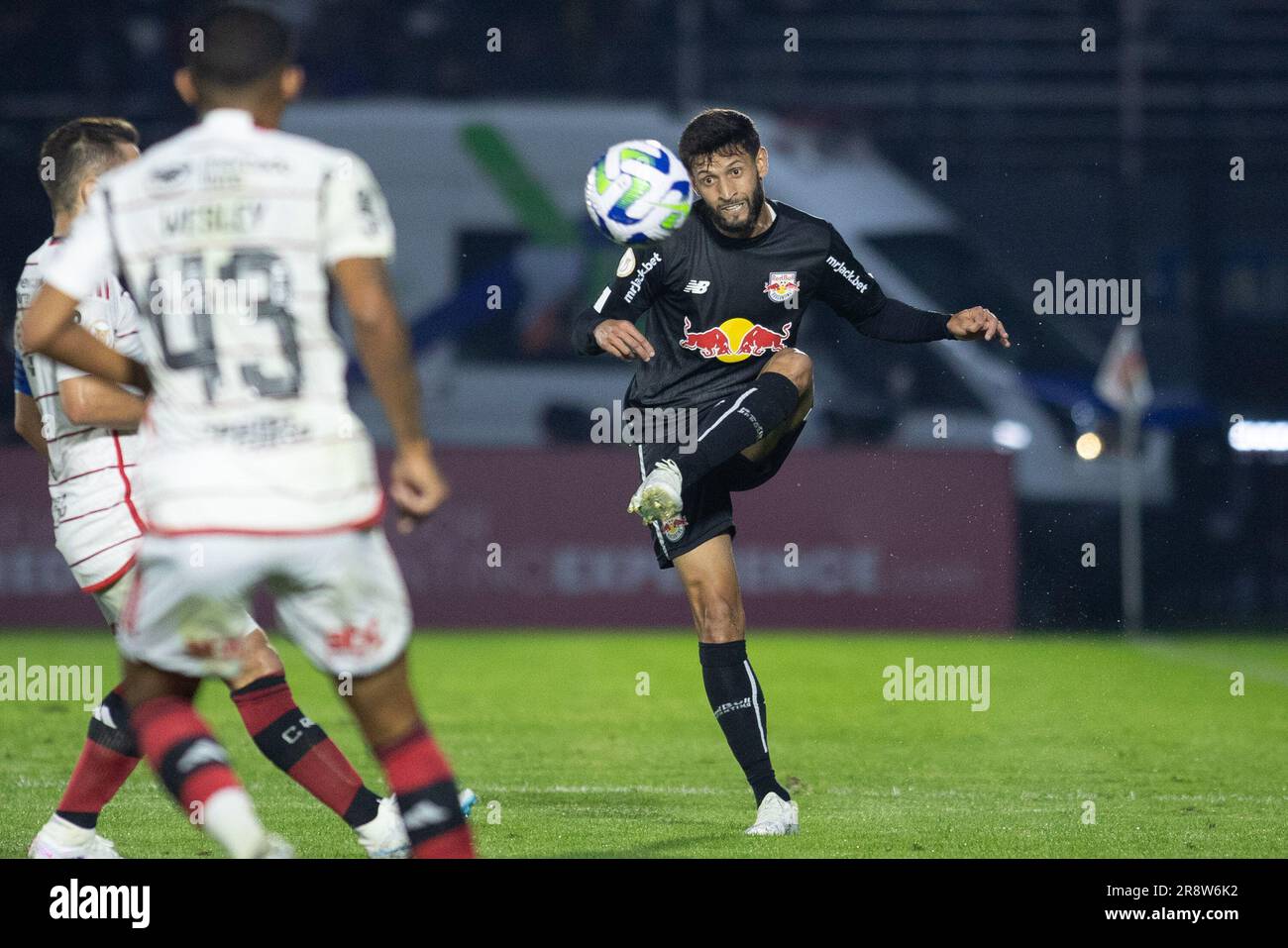 Juninho Capixaba se destaca pelo Red Bull Bragantino no Paulistão 2023