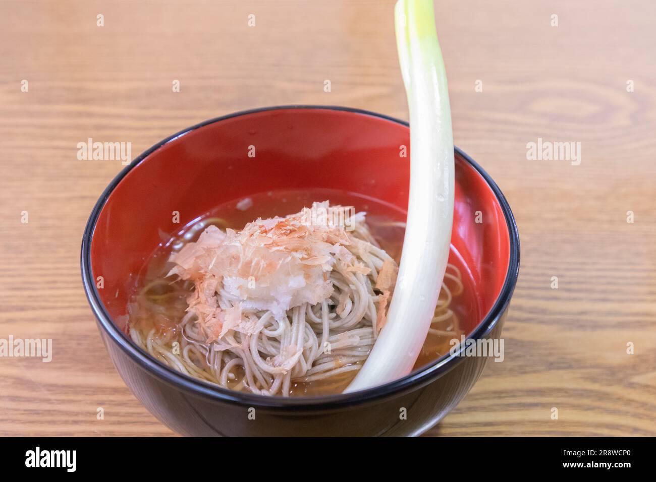https://c8.alamy.com/comp/2R8WCP0/negi-soba-buckwheat-noodles-at-oouchi-inn-2R8WCP0.jpg