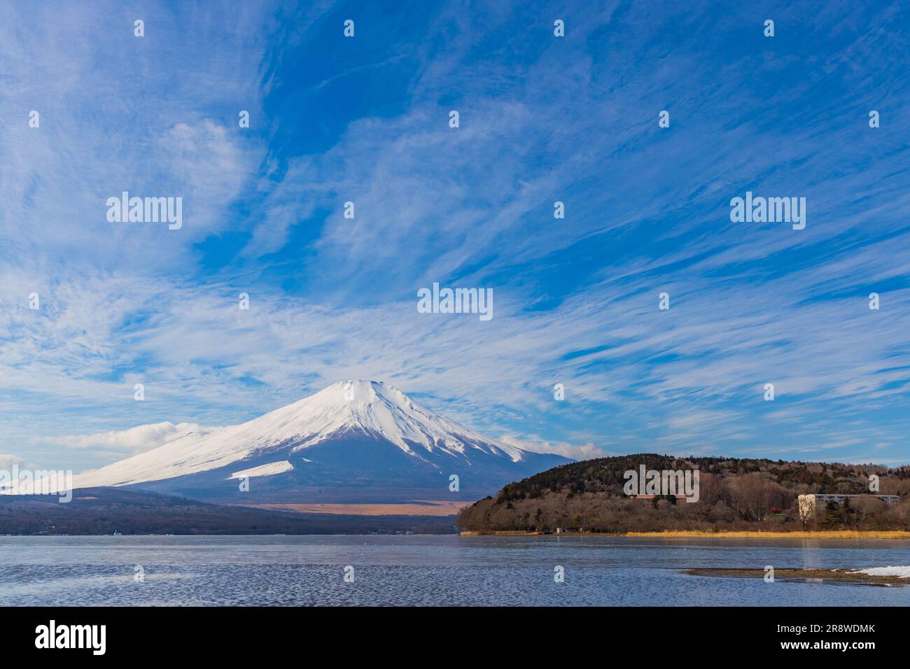 Yamanakako Lake and Mt Stock Photo - Alamy