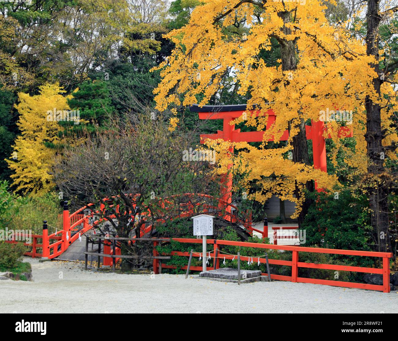 Yellow shrine hi-res stock photography and images - Alamy