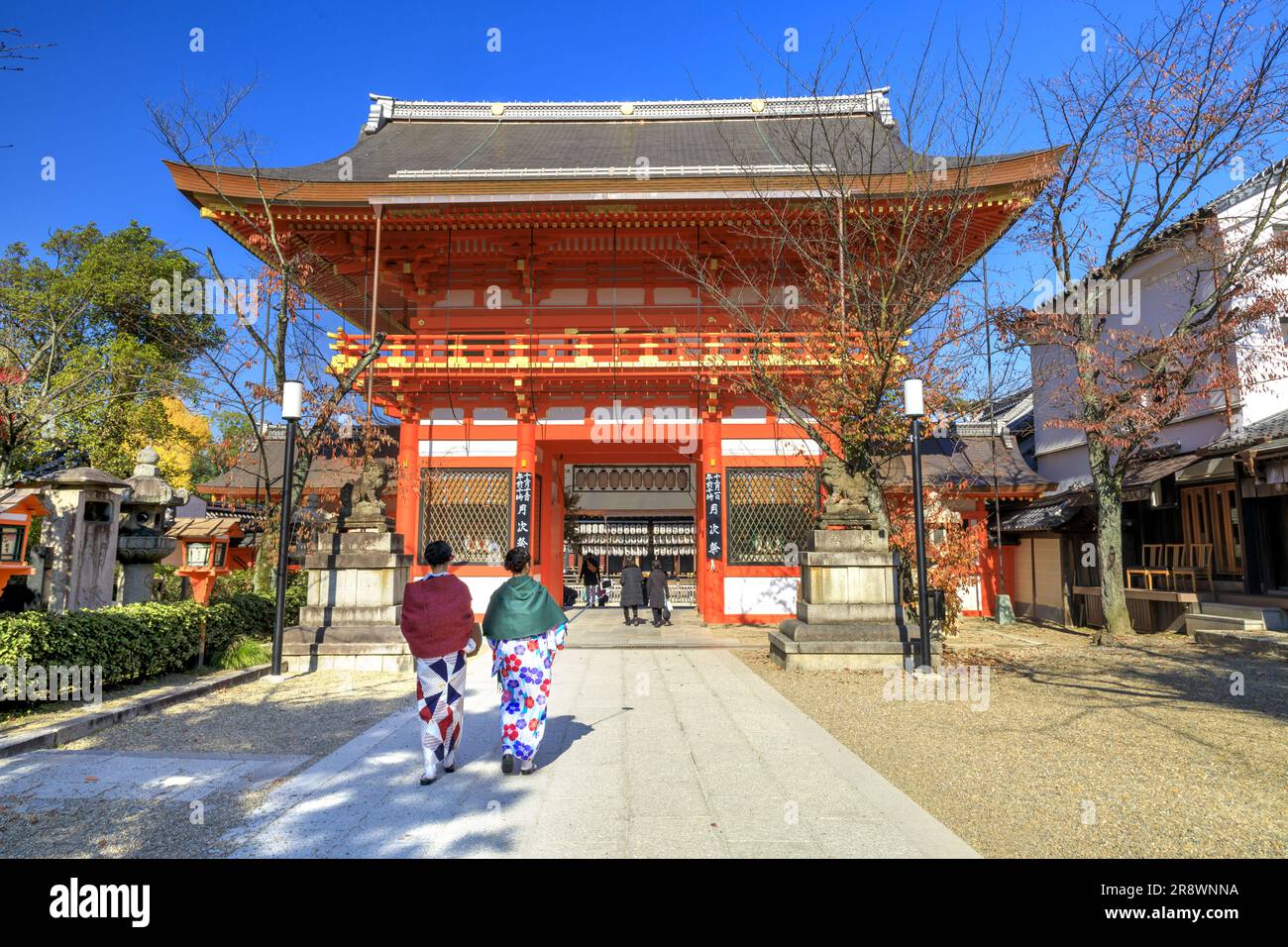 Gion shrine gate hi-res stock photography and images - Alamy