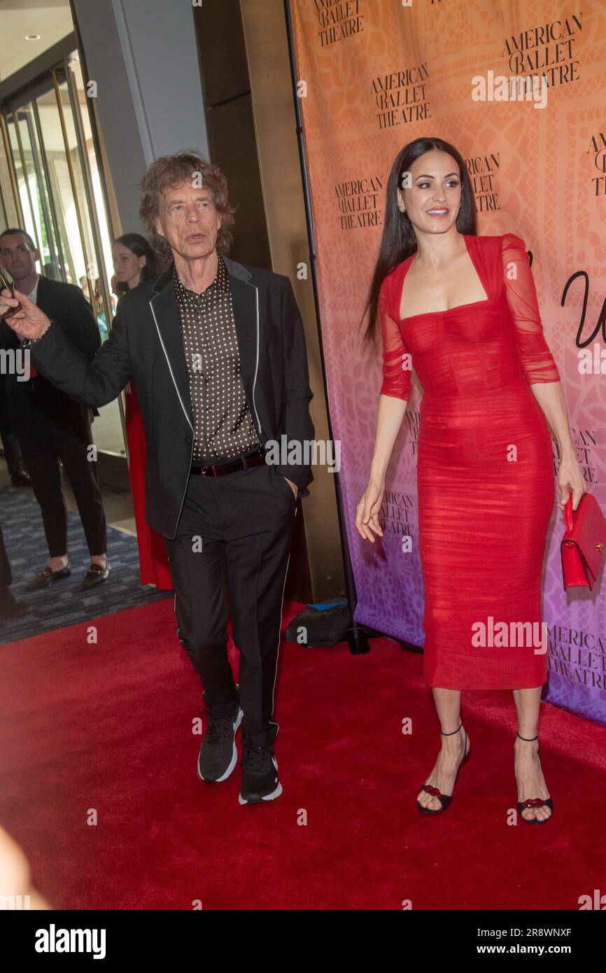 NEW YORK, NEW YORK - JUNE 22: Melanie Hamrick and Mick Jagger attend the 2023 American Ballet Theater's June Gala and New York Premier of 'Like Water for Chocolate' at The Metropolitan Opera House on June 22, 2023 in New York City. Stock Photo